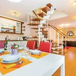 Сasa de vacaciones Luxurious In Bregi *