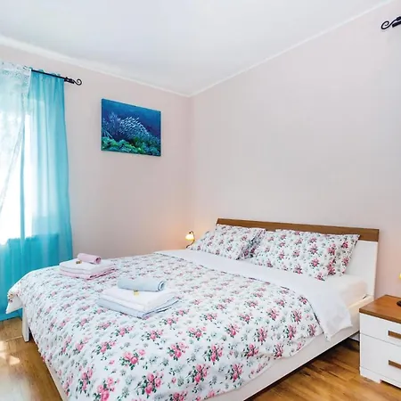 Ferienhaus Cozy In Bregi With Wifi