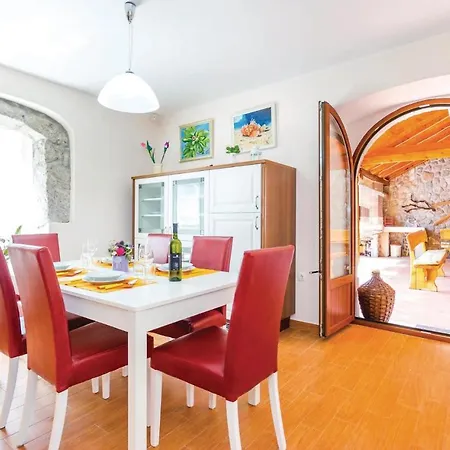 Ferienhaus Cozy In Bregi With Wifi