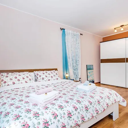 Luxurious In Bregi