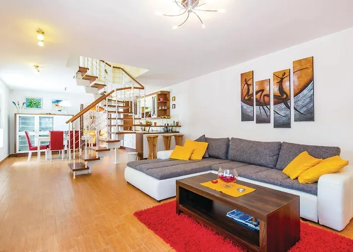펜션 Cozy In Bregi With Wifi