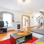 Luxurious In Bregi