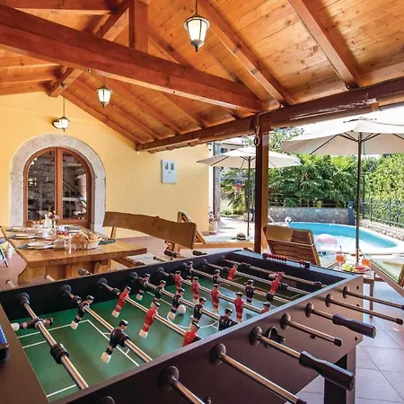 Vakantiehuis 3 Bedroom Lovely In Bregi