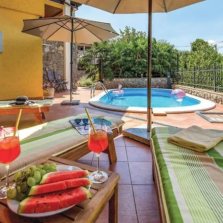 Vakantiehuis 3 Bedroom Lovely In Bregi *