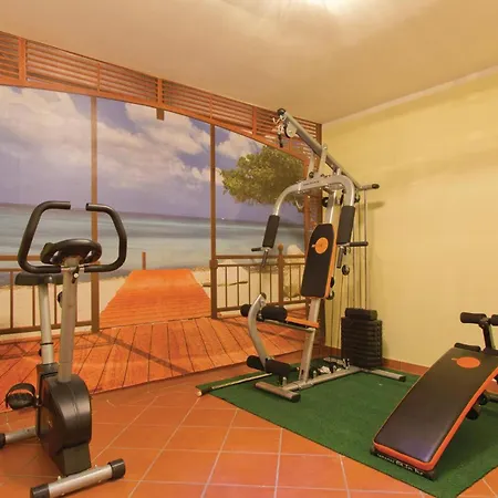 Vakantiehuis 3 Bedroom Lovely In Bregi *