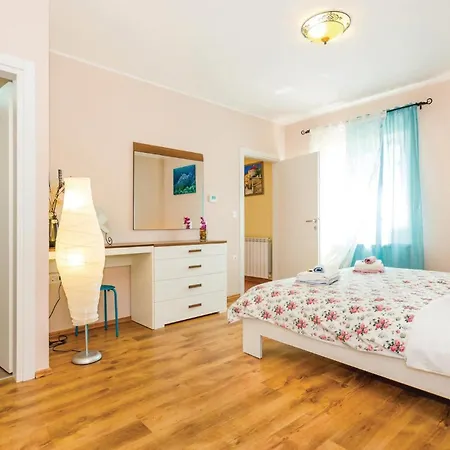 Vakantiehuis 3 Bedroom Lovely In Bregi Opatija