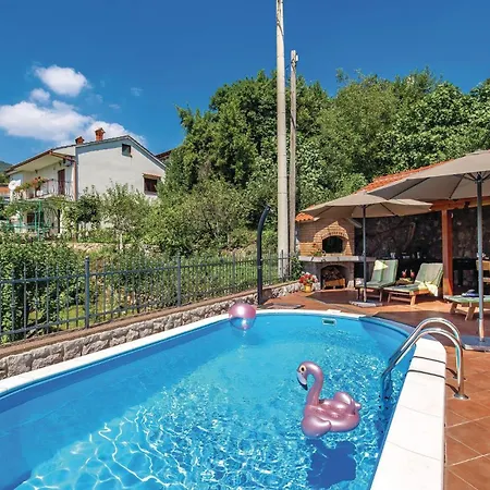 Vakantiehuis 3 Bedroom Lovely In Bregi *